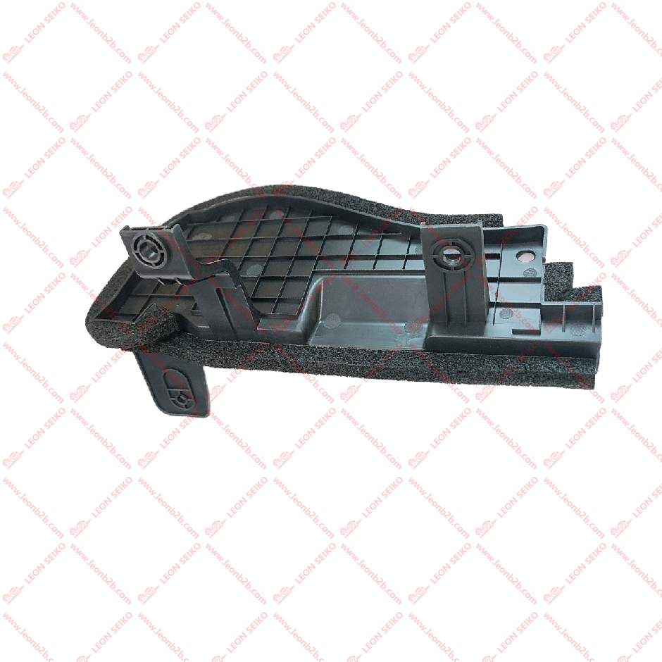 8112140-DC05_LEON
