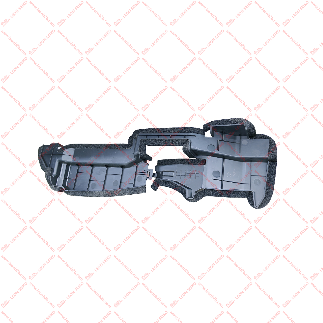 8112140-AW20_LEON
